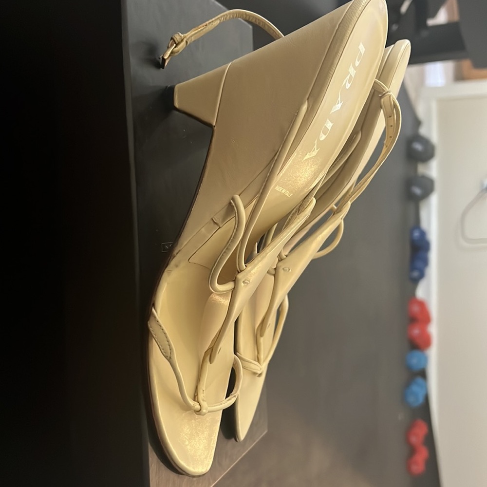 Prada heels - Picture 3 of 6